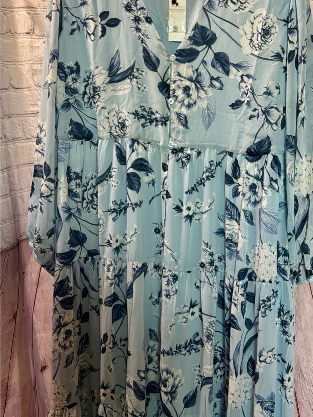 New 1XL Sugarlips Powder Blue Floral Tiered V-Neck Maxi Dress - Picture 4 of 6